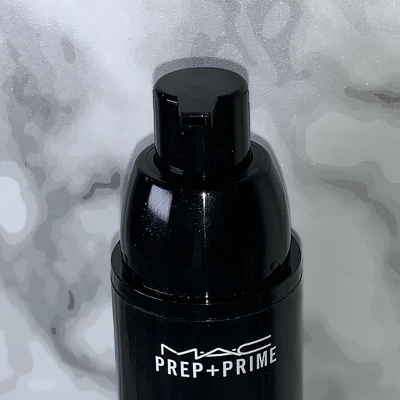 New Natural Radiance Base Lumiere Radiant Pink MAC Cosmetics - Picture 5 of 13